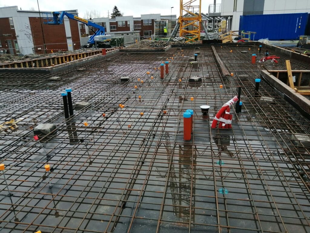 zbrojenie plyty z instalacjami global bud